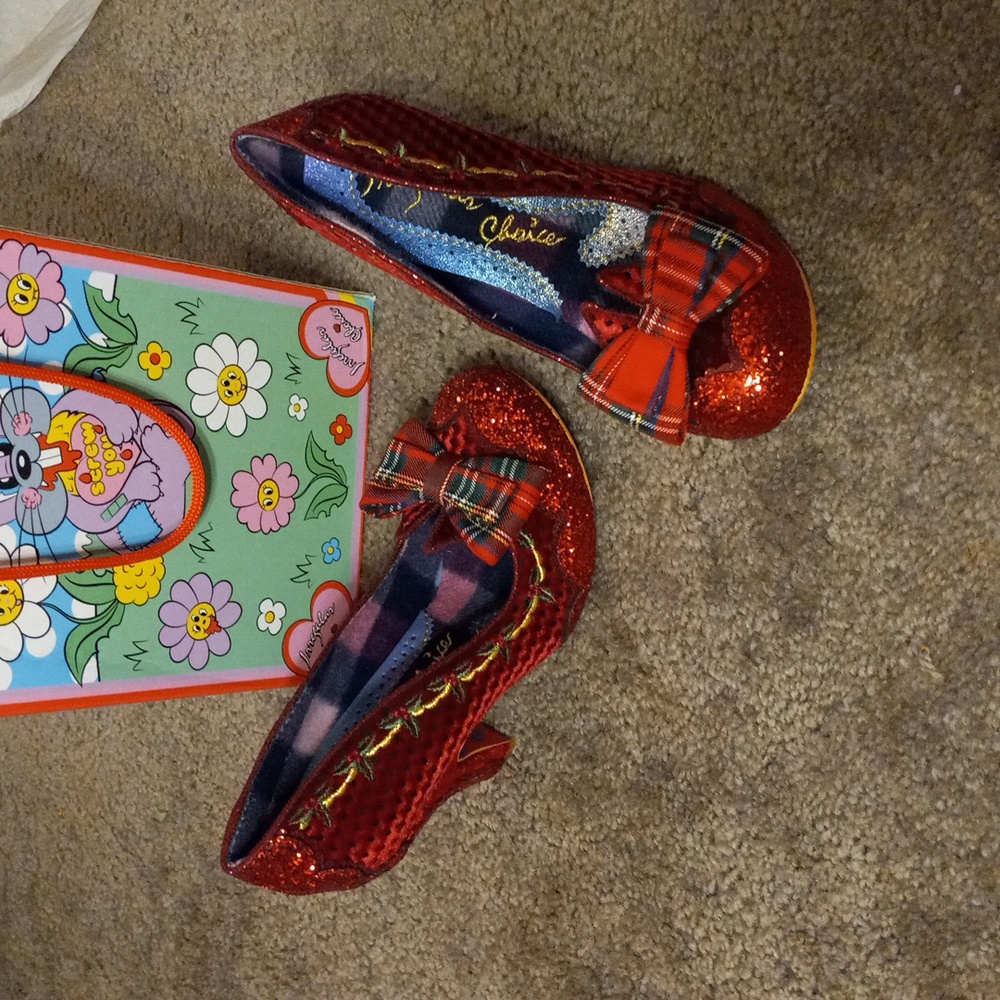 New WRAPPED UP PRETTY red glitter Embroidered Christmas Heels, Size 37, US 7 - Picture 5 of 12
